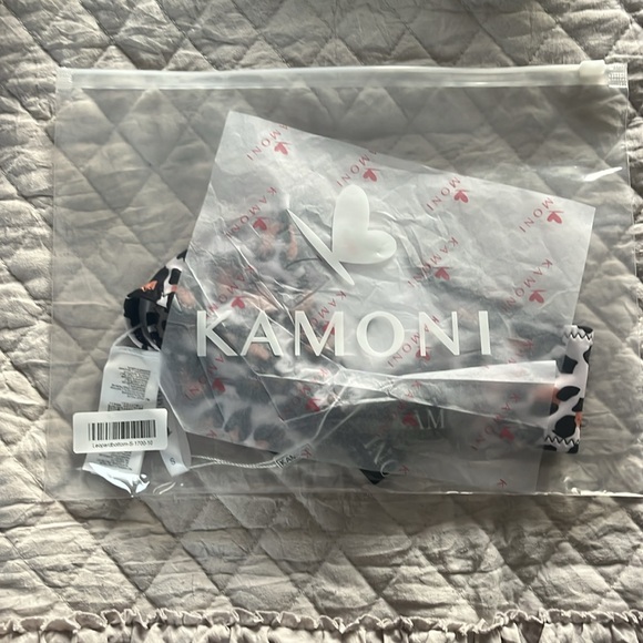 Kamoni leopard print bikini bottom size small - Picture 8 of 8